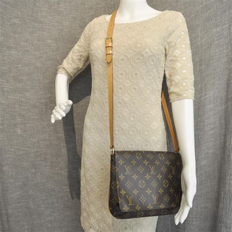 louis vuitton monogram musette tango.